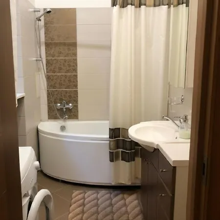 Centre, 2r Apart,free Parking,wifi * Riga